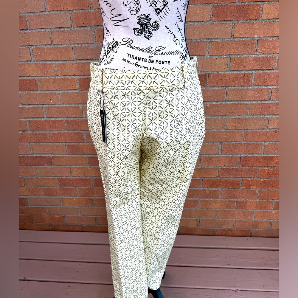 NWT Oxford Women's Crop Golf Pants SZ 4 Pastel Yellow w/Black & Green Geo Print